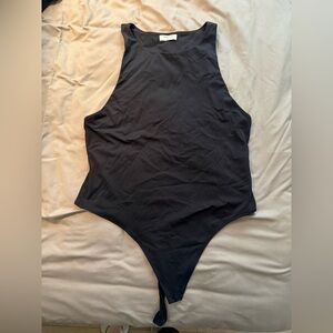 Babaton Classic Black Top